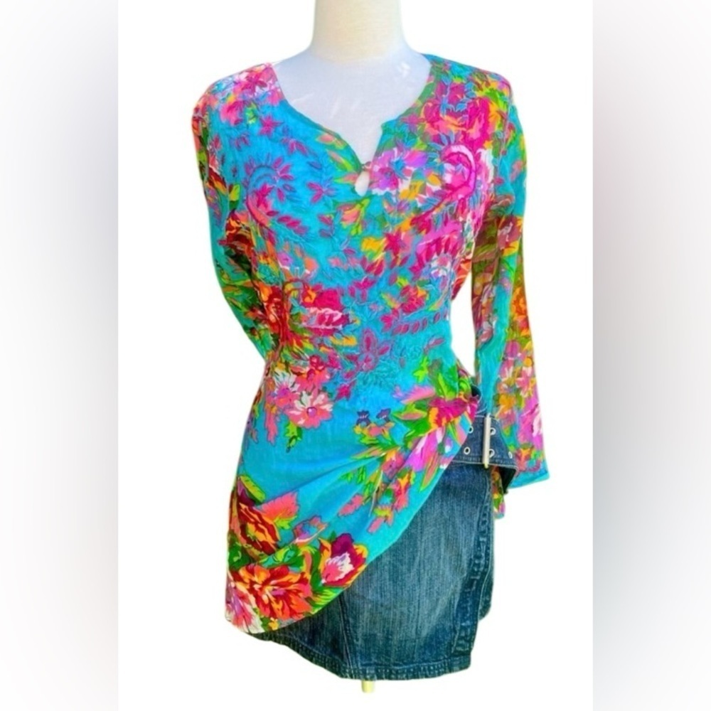 NWT - SINNI Vibrant Floral 🌷Asymmetrical Blouse